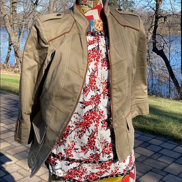 Tan jacket - Picture 3 of 4